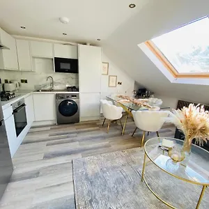 https://apartment-in-stepney-green.cambridgehotelsuk.com